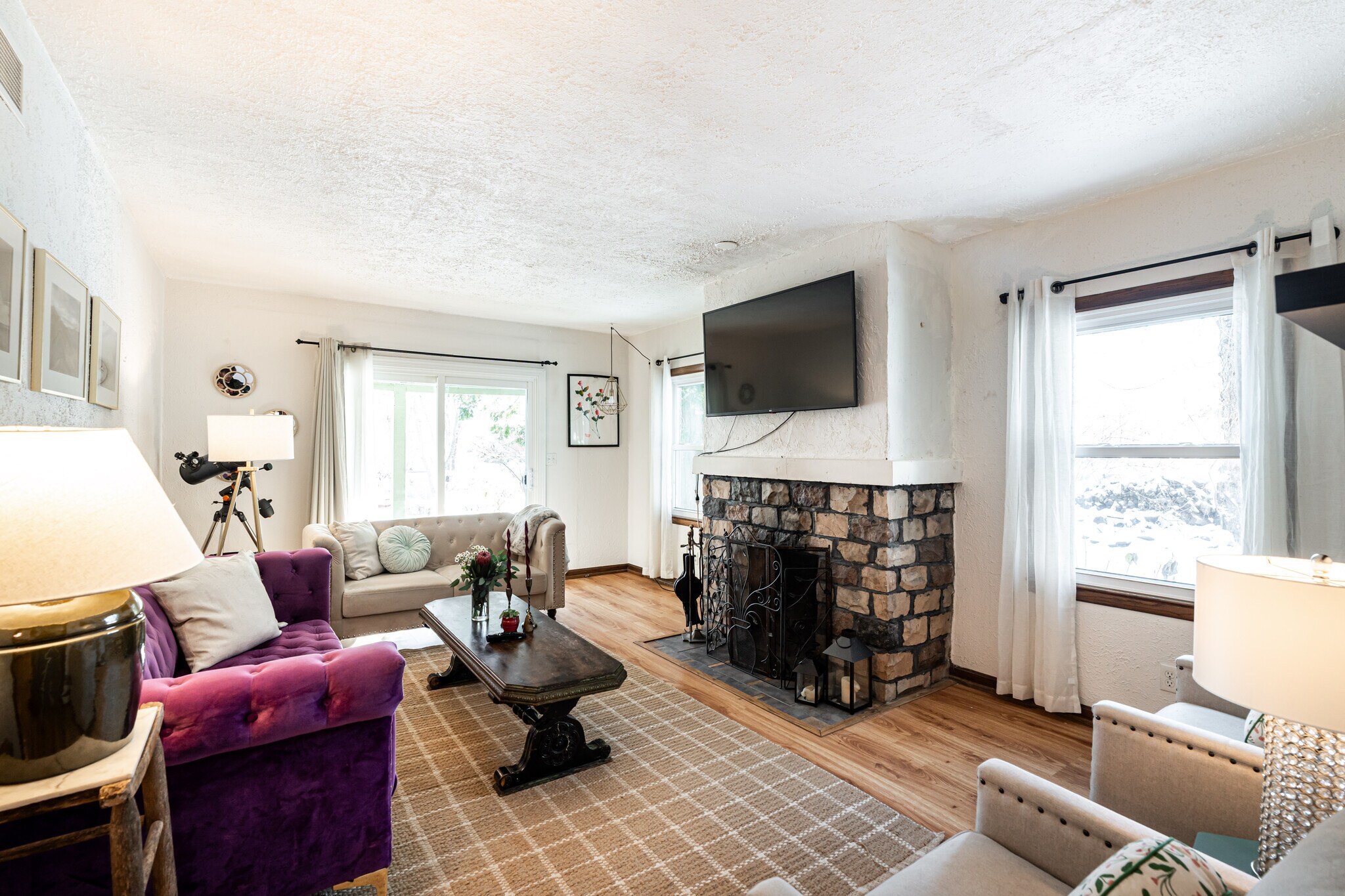 Building Photo - 535 W Montclaire Ave