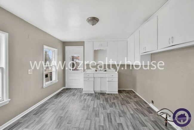 Building Photo - 837 Colburn St