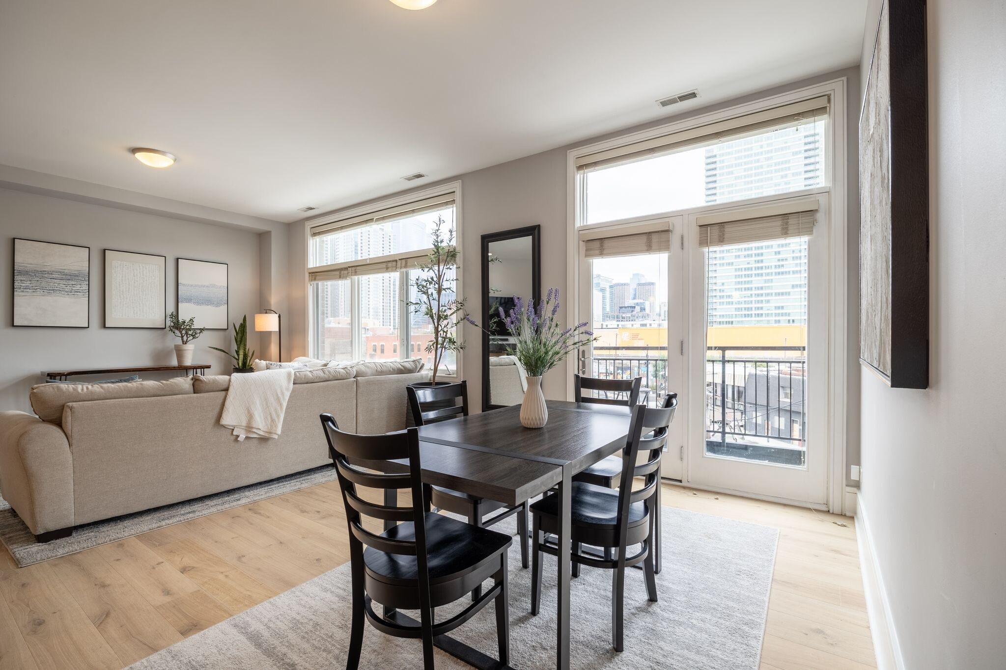 Building Photo - 711 W Grand Ave