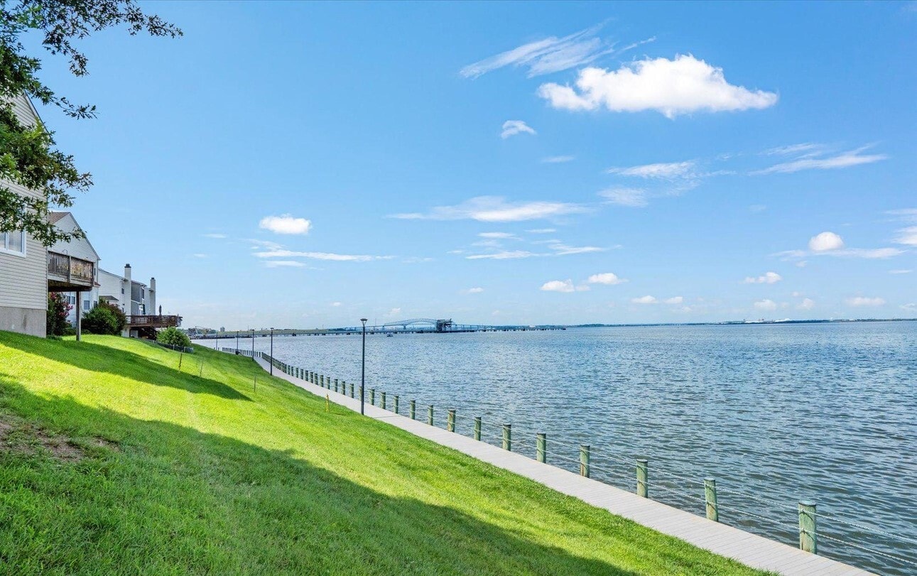 Building Photo - 7827 Hidden Creek Way