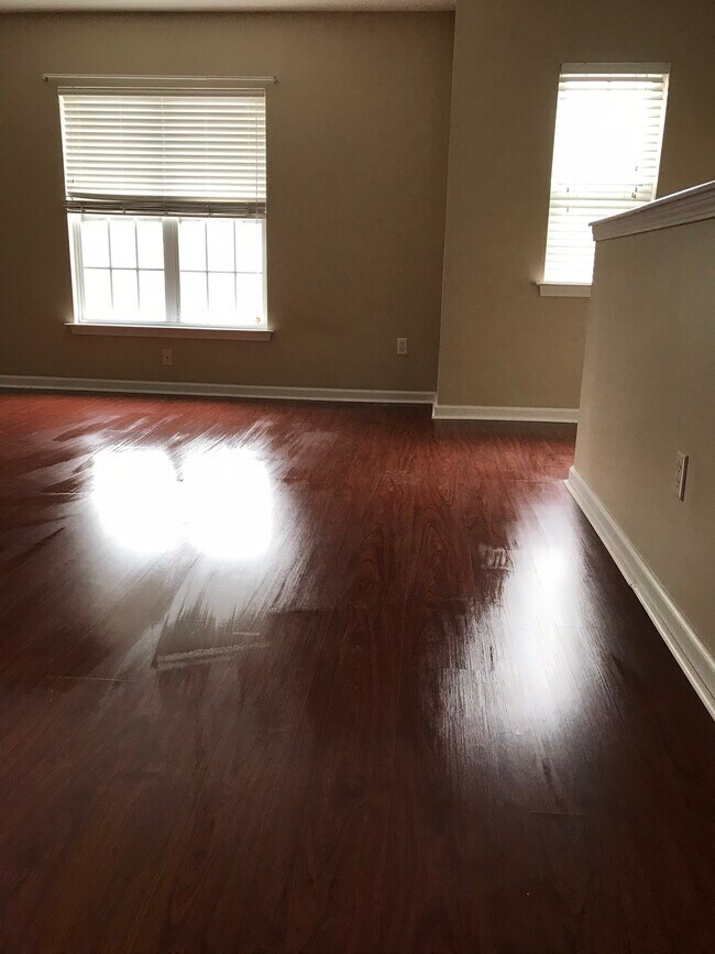 Upstairs greatroom - 37 Heather Glenn Ln