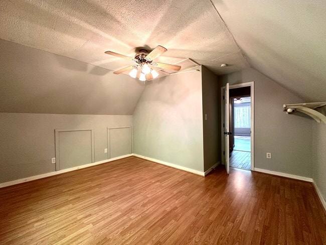 Building Photo - 5518 Thompson Dr