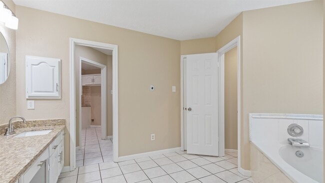 Building Photo - 22503 Holly Branch Dr