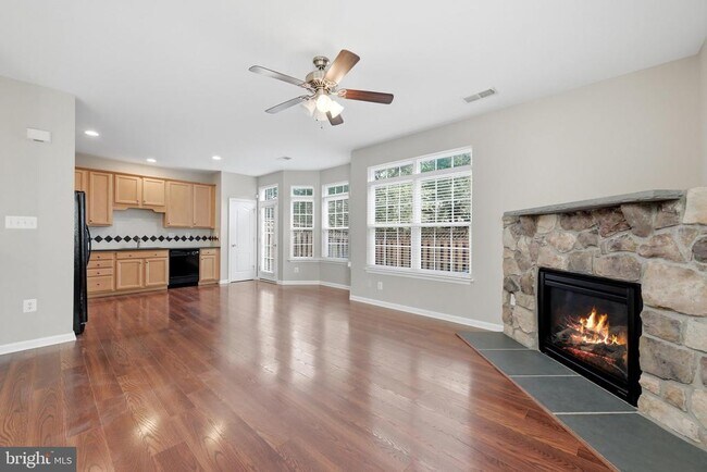 Building Photo - 300 Kintyre Ln