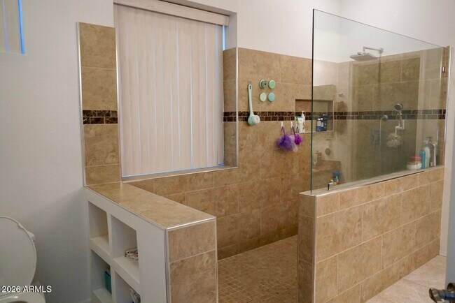 Building Photo - 571 W Locust Dr.