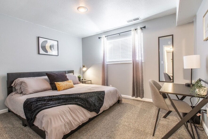 Primary Photo - Gateway at Skyline Apartments