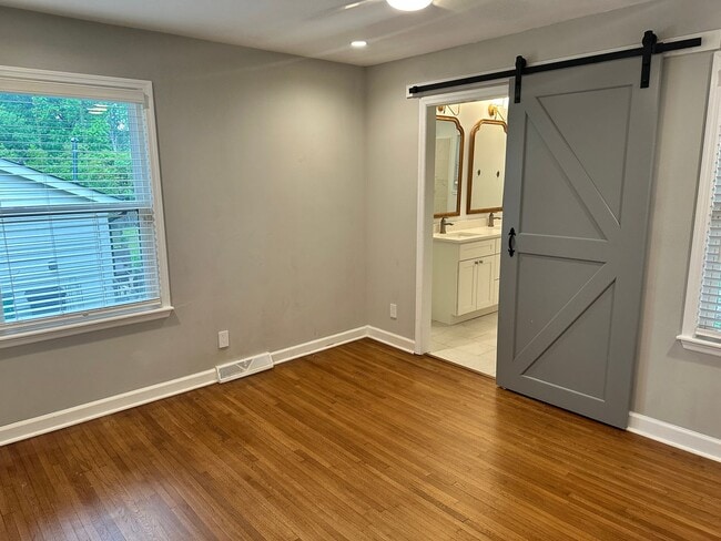 Building Photo - Beautiful 3 Bedroom Home in Windsor Park!