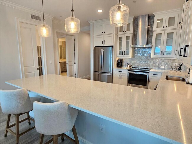Building Photo - 503 S Tamiami Trl