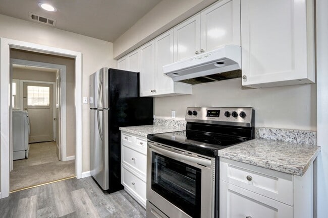 Building Photo - 5400-5402 Folsom Blvd