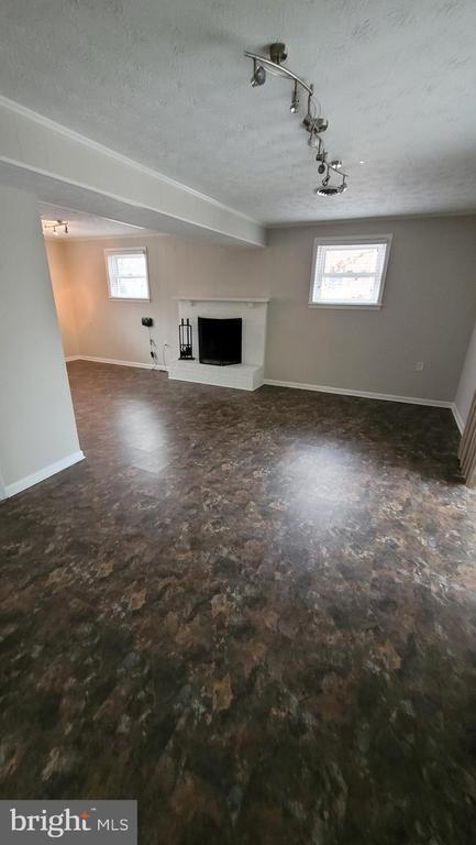 Building Photo - 557 Bellview Ave