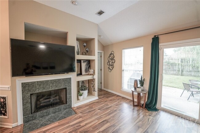 Building Photo - 618 Laurel Hill Cir
