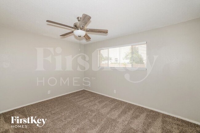 Building Photo - 3345 W Columbine Dr