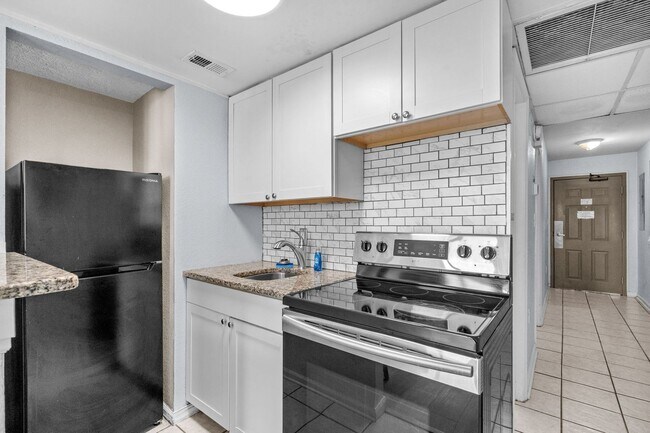 Building Photo - 2310 N Ocean Blvd