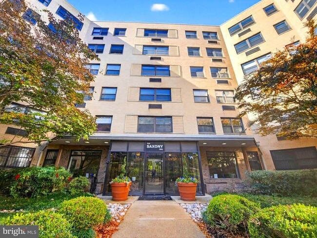 Building Photo - 1801 Clydesdale Pl NW