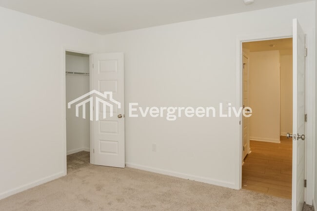 Building Photo - 178 Labrador Ln