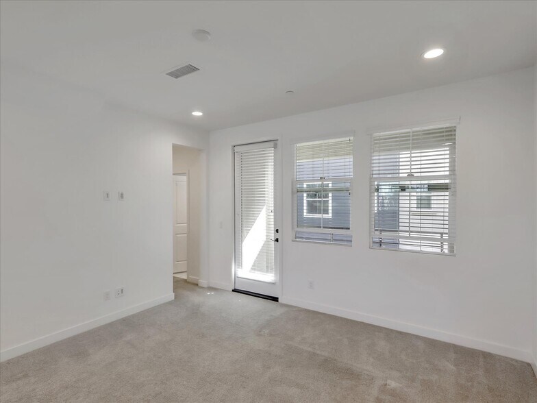 Building Photo - 1452 N Harbor Blvd