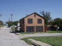 Building Photo - 1 Bed 1 Bathroom Cozy UPSTAIRS unit.