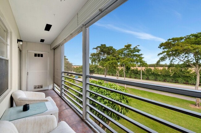 Building Photo - 116 Mansfield C