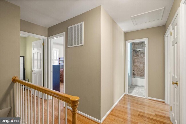 Building Photo - 7421 Beverly Manor Dr