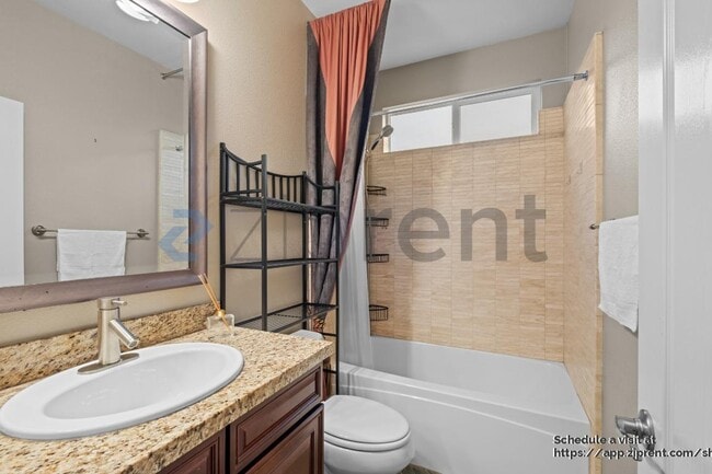 Building Photo - 137 Burbank St