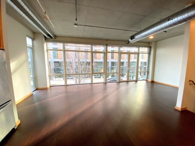 Building Photo - WARC01
