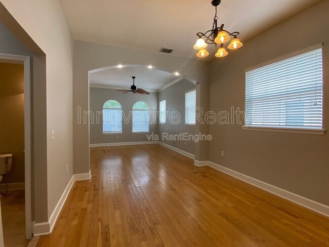 Building Photo - 332 E Kaley St