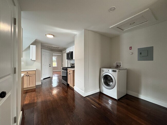 Building Photo - 47-49 Mead St