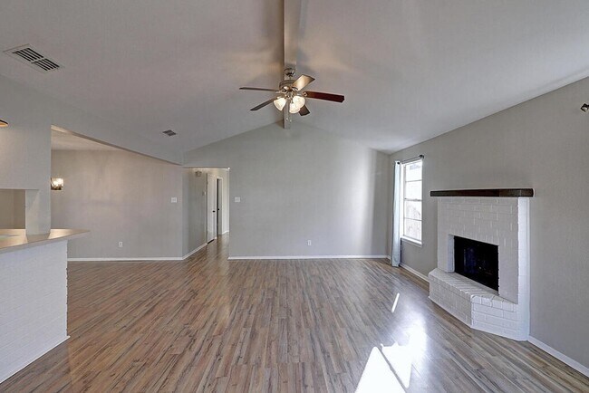 Building Photo - 913 St Timothy St