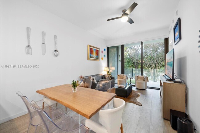 Building Photo - 2831 S Bayshore Dr