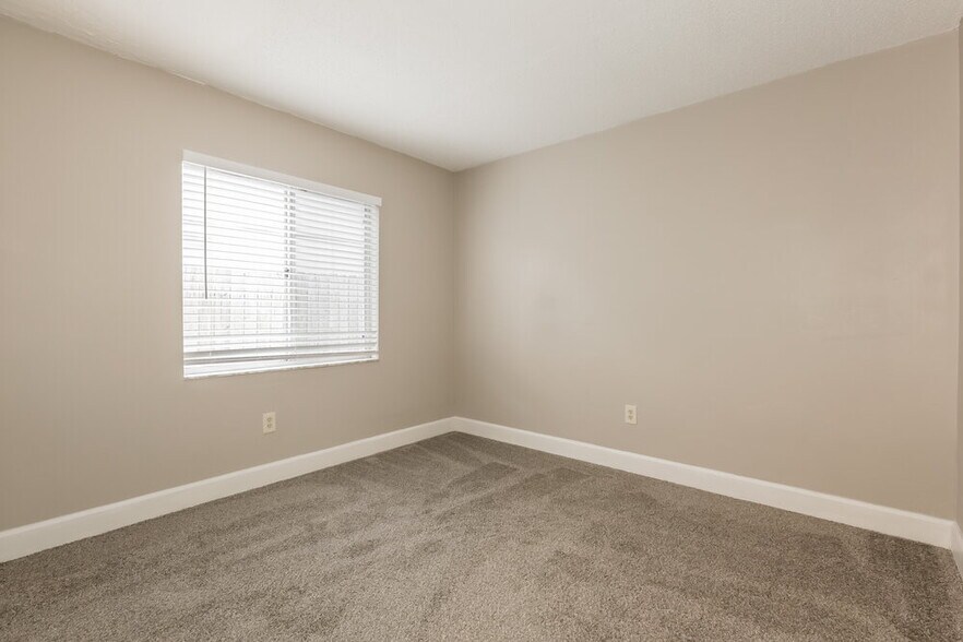 Building Photo - 1310 Coolmont Dr