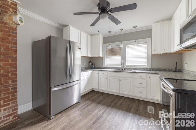 Building Photo - 123 E 2nd St