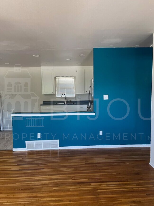 Building Photo - Westside Duplex