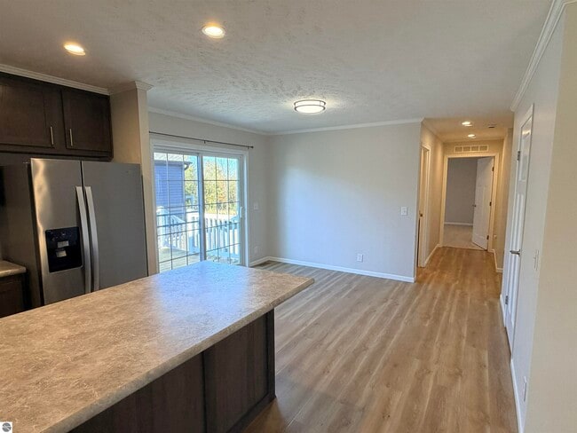 Building Photo - 2151 Alta Vista Dr