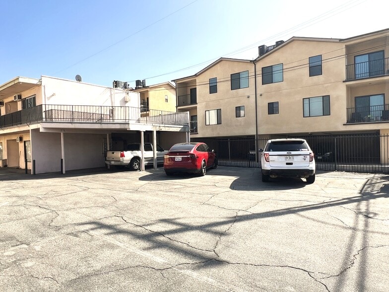Building Photo - 515 N Azusa Ave