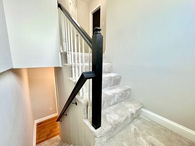 Building Photo - 212 W Burke St