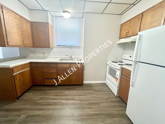 Building Photo - 313 N 12th St