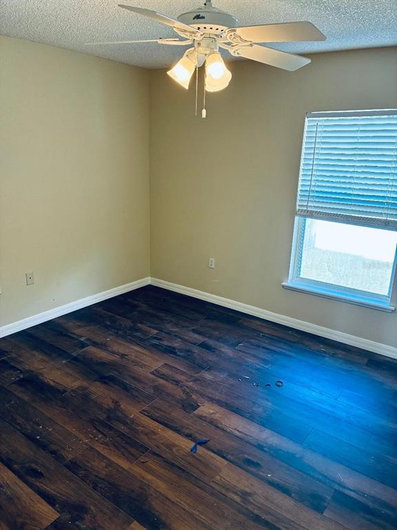 Building Photo - 5662 Oakwood Knoll Dr