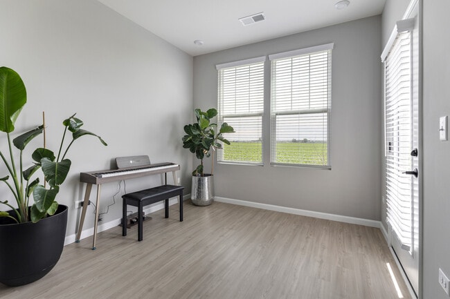 Building Photo - 2227 Ryegrass Ln