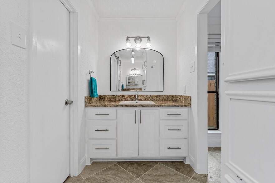 double vanities - 7105 Fish Pond Rd