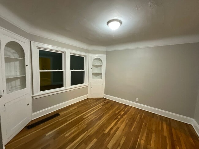 Building Photo - 4384 E 136th St