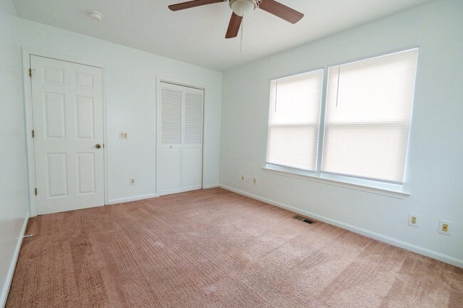 Building Photo - 829 Shore Dr