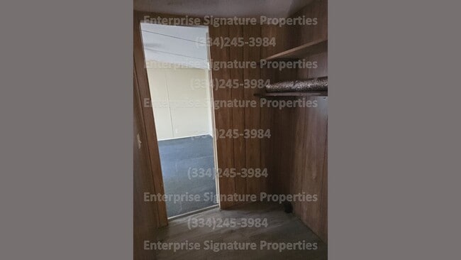 Building Photo - 609 Moates St