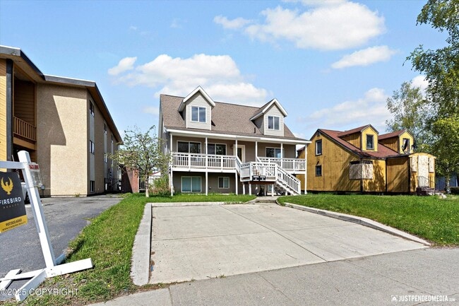 Building Photo - 437 E 14th Ave