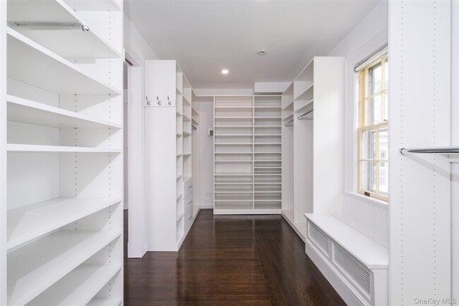 Building Photo - 7 Axtell Dr
