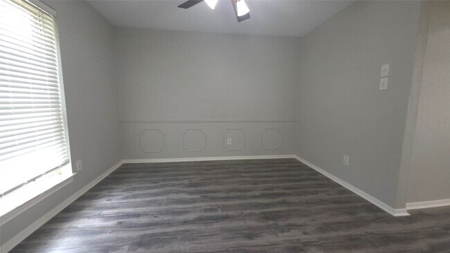 Building Photo - 1119 Montour Dr