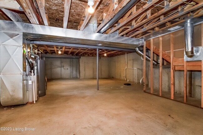Building Photo - 11912 Longview Farm Dr