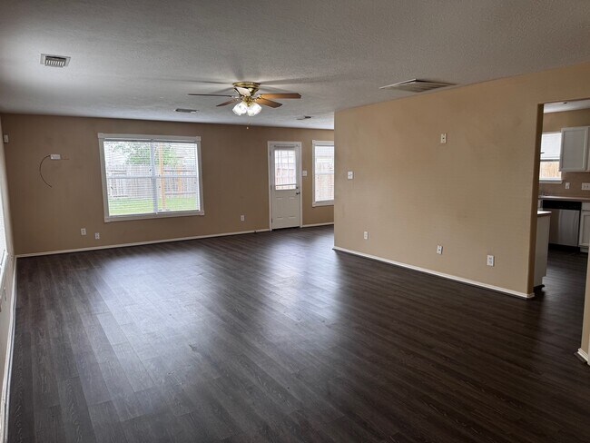 Building Photo - 1411 Hallcroft Ln