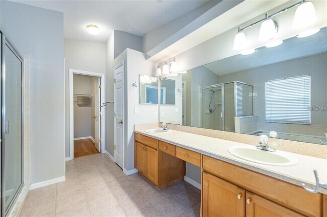 Building Photo - 2634 Brookville Dr