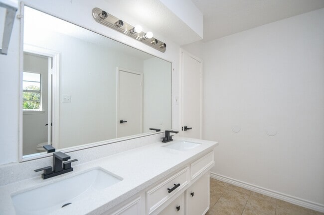 Building Photo - 7703 Braesridge Ct