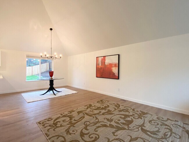 Building Photo - FULLY UPDATED Auburn home near Thomas Jefferson HS